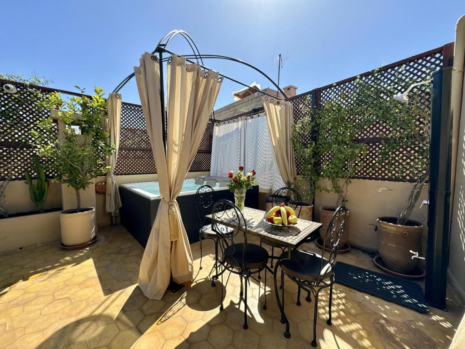 Riad Art De Vivre Avec Jacuzzi Marakeş Dış mekan fotoğraf