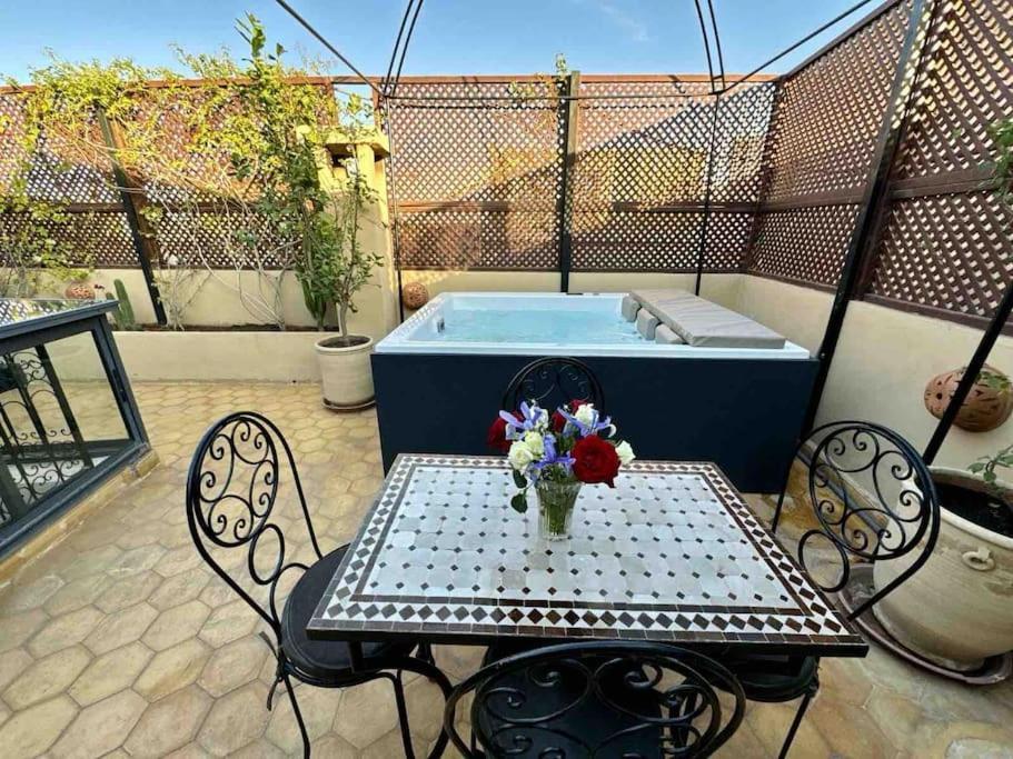 Riad Art De Vivre Avec Jacuzzi Marakeş Dış mekan fotoğraf